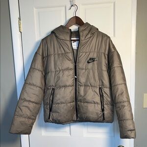 Nike Sportswear Women's Thermafit Repel Hooded Puffer Coat Olive Khaki Medium